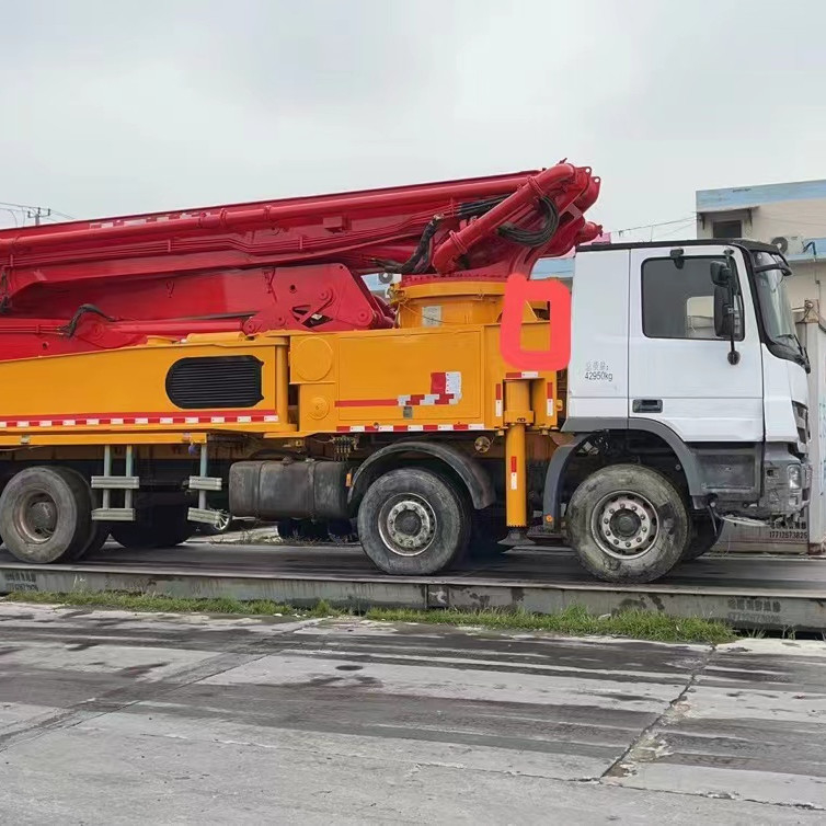 37M Concrete Pump Truck with Benzz Vol Chassis HOWO Tipper Truck 25t 40t 6x4 8x4 Type
