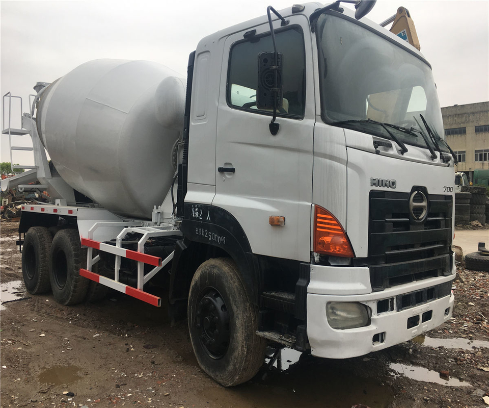 Used HINO 700 Concrete Mixer Truck with 24120*9940*17190mm Outline Dimension at Affordable